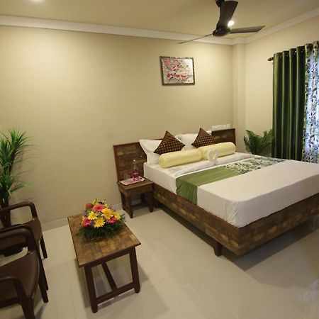 Готель Mirage Residency Kochi Екстер'єр фото