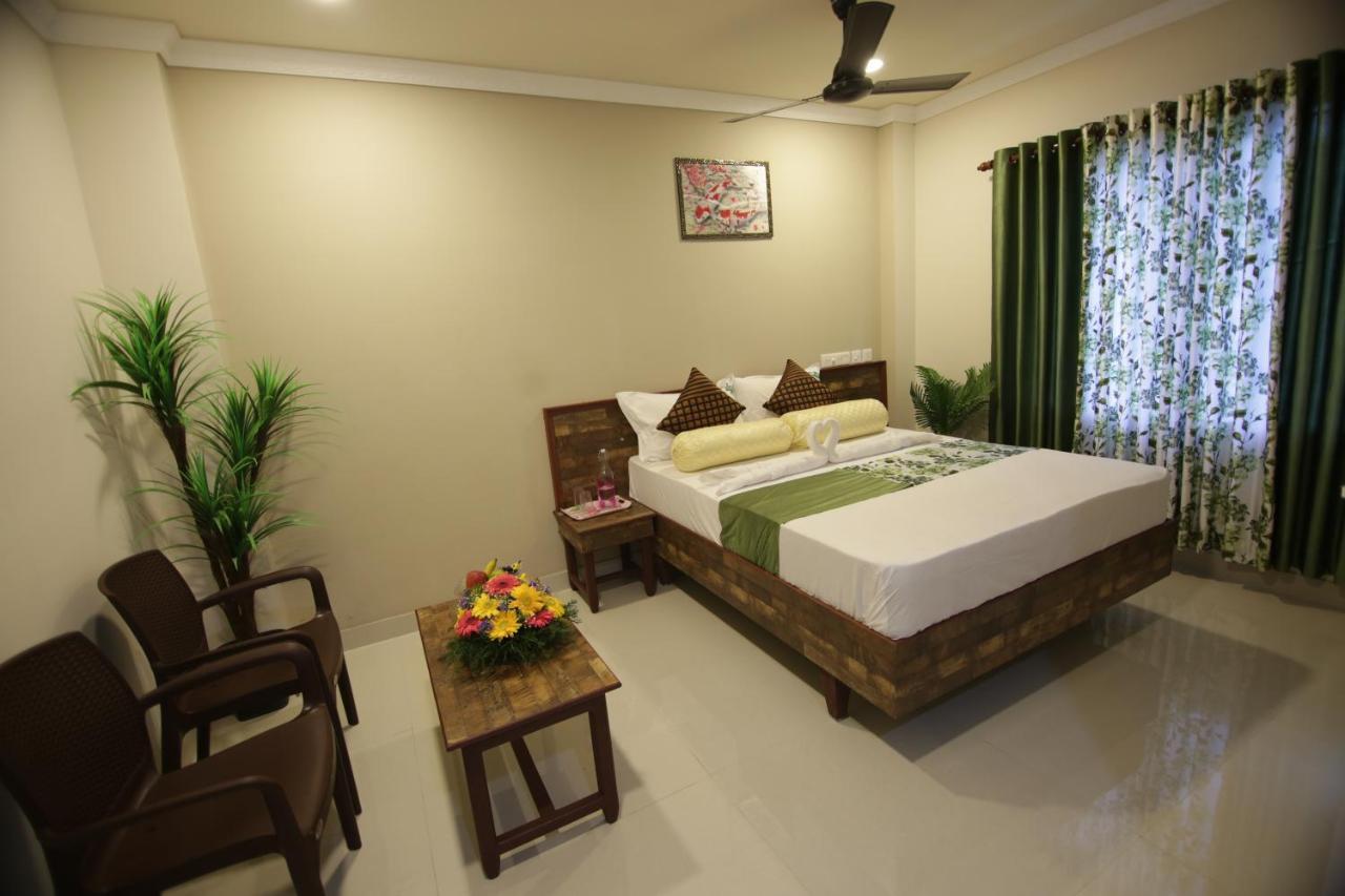 Готель Mirage Residency Kochi Екстер'єр фото